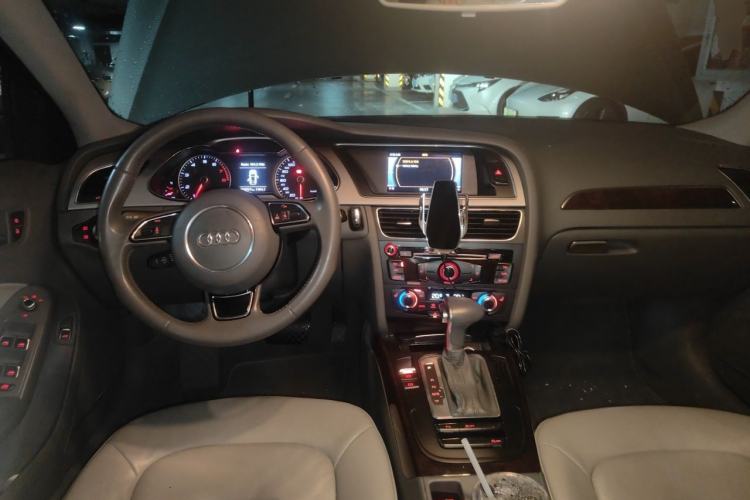 Used Audi A4L 2015 35 TFSI Millionth Anniversary Comfort Edition Center Console