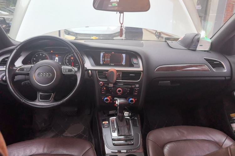 Used Audi A4L 2015 35 TFSI Automatic Comfort Model Center Console