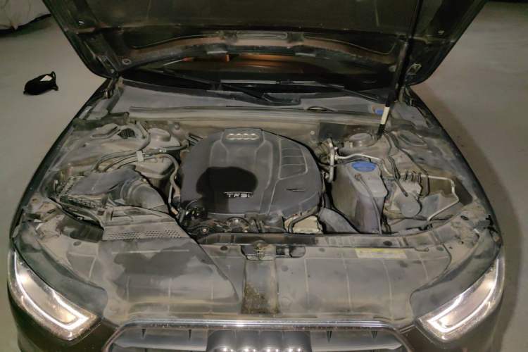 Used Audi A4L 2015 35 TFSI Automatic Standard Model Engine Bay