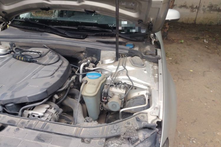 Used Audi A4L 2015 35 TFSI Automatic Comfort Model Engine Bay Left