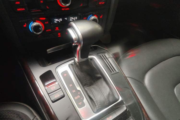 Used Audi A4L 2015 35 TFSI Automatic Comfort Model Gear Lever