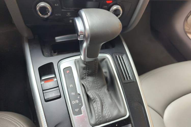 Used Audi A4L 2015 35 TFSI Automatic Standard Model Gear Lever