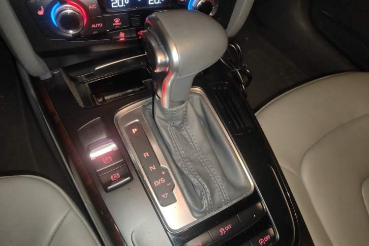 Used Audi A4L 2015 35 TFSI Millionth Anniversary Comfort Edition Gear Lever