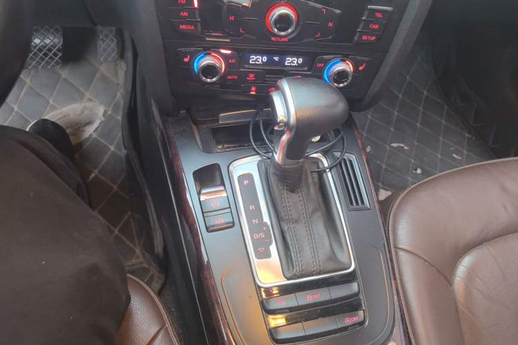 Used Audi A4L 2015 35 TFSI Automatic Comfort Model Gear Lever