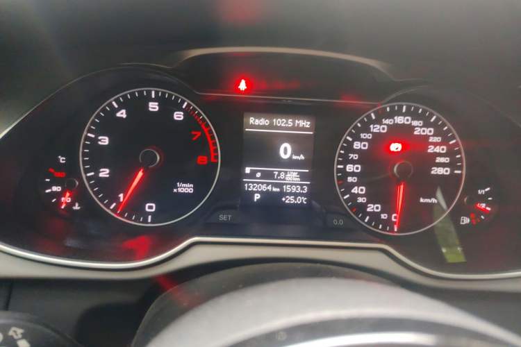 Used Audi A4L 2015 35 TFSI Automatic Comfort Model Instrument Cluster