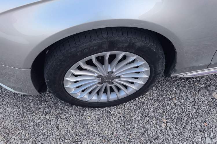 Used Audi A4L 2015 35 TFSI Automatic Standard Model Left Front Wheel Hub
