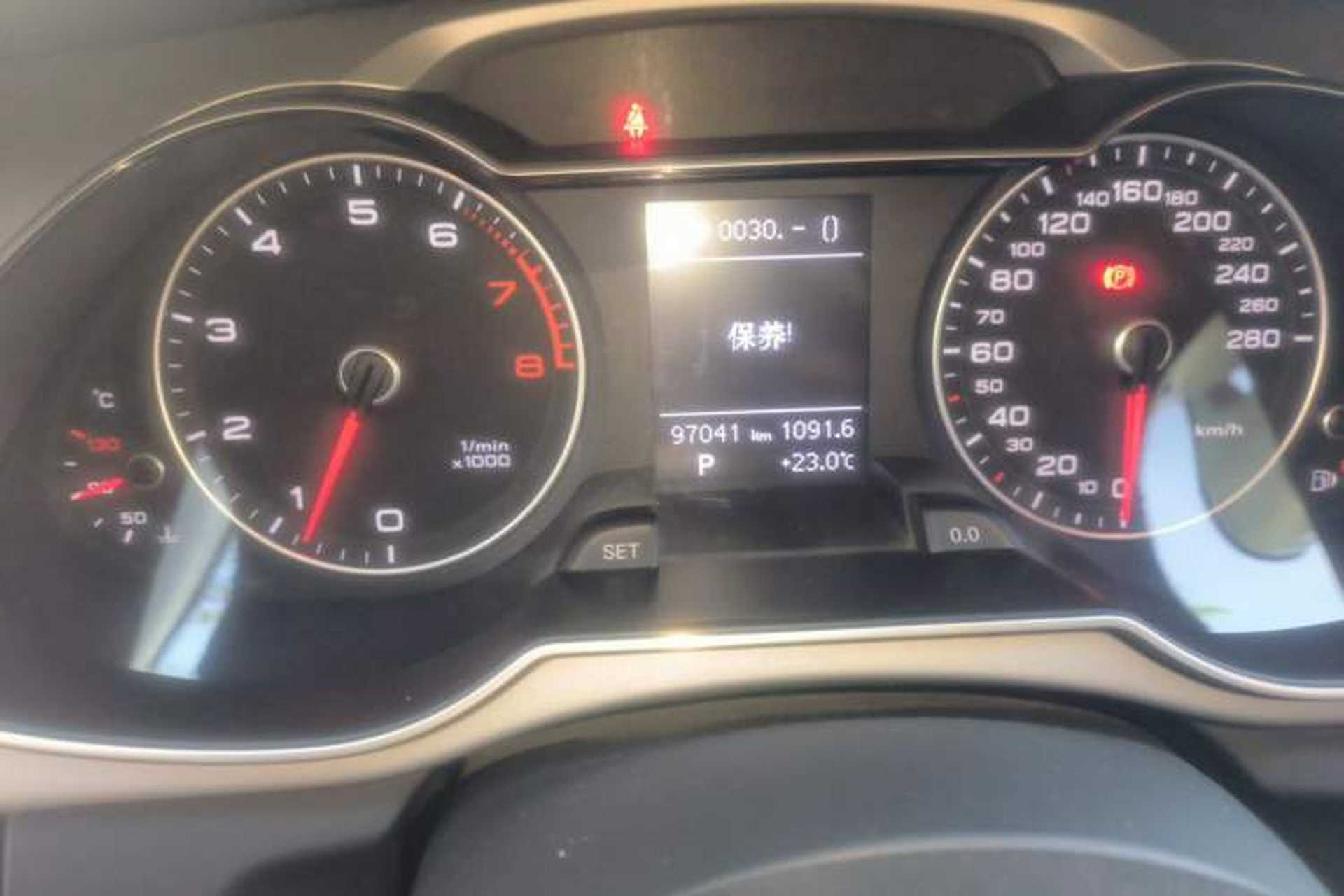 Used Audi A4L 2015 35 TFSI Automatic Comfort Model Odometer Close Up