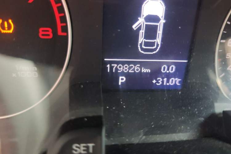 Used Audi A4L 2015 35 TFSI Automatic Standard Model Odometer Close Up