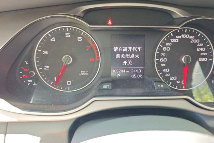 Used Audi A4L 2015 35 TFSI Automatic Standard Model Odometer Close Up