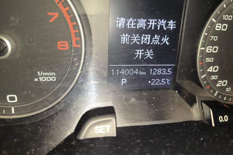 Used Audi A4L 2015 35 TFSI Automatic Standard Model Odometer Close Up