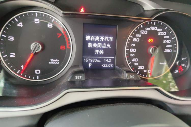 Used Audi A4L 2015 35 TFSI Automatic Standard Model Odometer Close Up