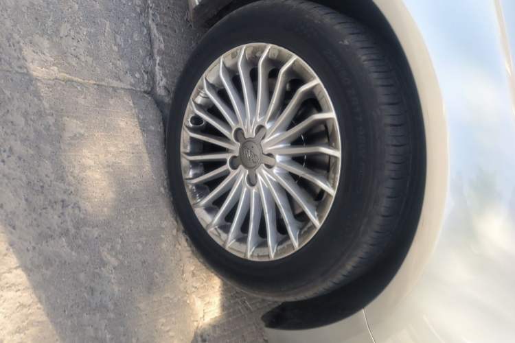 Used Audi A4L 2015 35 TFSI Automatic Comfort Model Right Front Wheel Hub
