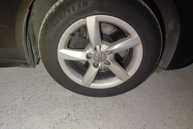 Used Audi A4L 2015 35 TFSI Automatic Standard Model Right Front Wheel Hub
