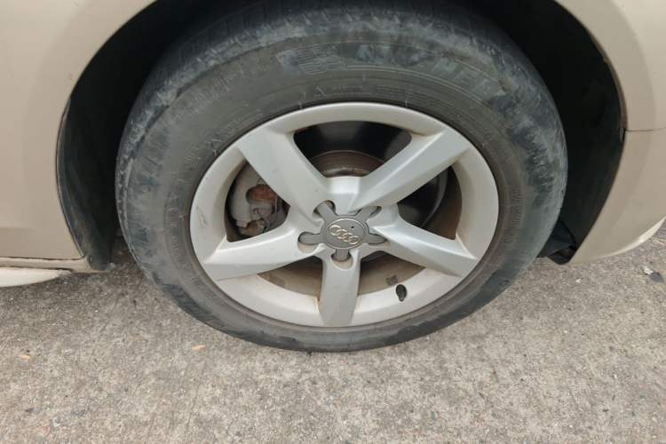 Used Audi A4L 2015 35 TFSI Automatic Standard Model Right Front Wheel Hub