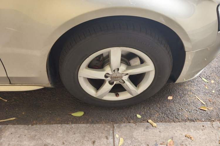 Used Audi A4L 2015 35 TFSI Automatic Standard Model Right Front Wheel Hub