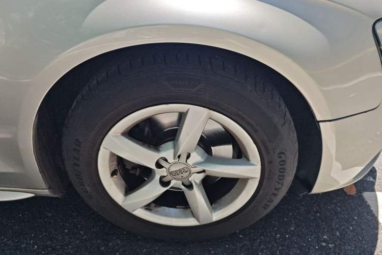 Used Audi A4L 2015 35 TFSI Automatic Standard Model Right Front Wheel Hub