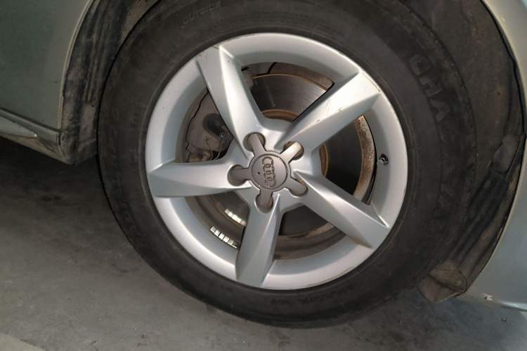 Used Audi A4L 2015 35 TFSI Automatic Standard Model Right Front Wheel Hub