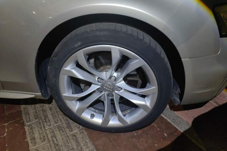 Used Audi A4L 2015 45 TFSI quattro Individual Sport Edition Right Front Wheel Hub