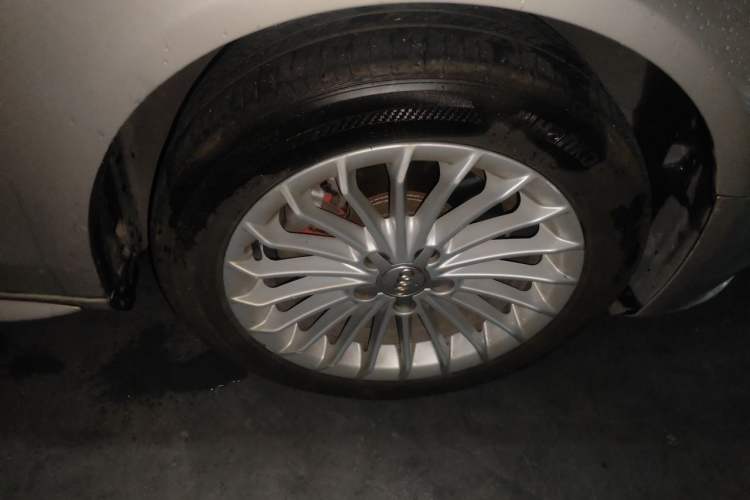 Used Audi A4L 2015 35 TFSI Millionth Anniversary Comfort Edition Right Front Wheel Hub
