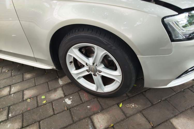 Used Audi A4L 2015 35 TFSI Automatic Standard Model Right Front Wheel Hub