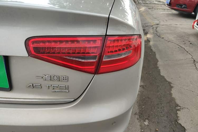 Used Audi A4L 2015 45 TFSI quattro Individual Sport Edition Right Rear Taillight