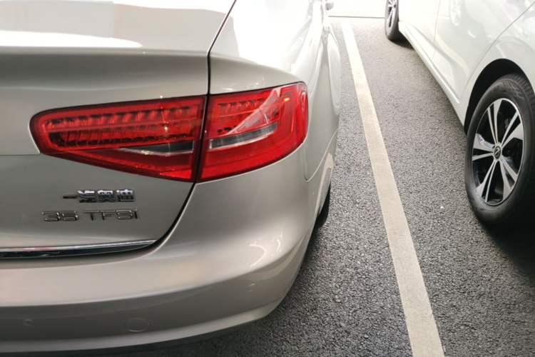 Used Audi A4L 2015 35 TFSI Automatic Standard Model Right Rear Taillight