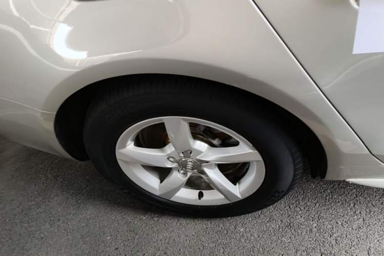 Used Audi A4L 2015 35 TFSI Automatic Standard Model Right Rear Wheel Hub