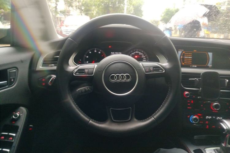 Used Audi A4L 2015 35 TFSI Automatic Comfort Model Steering Wheel