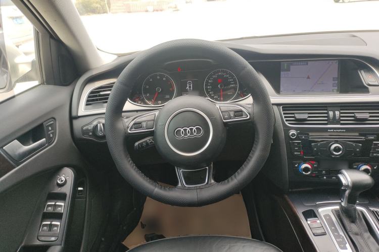 Used Audi A4L 2015 35 TFSI Automatic Comfort Model Steering Wheel
