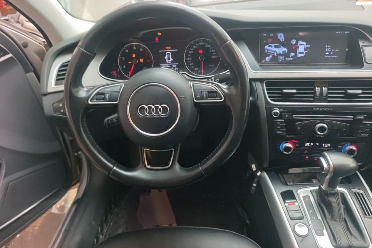 Used Audi A4L 2015 35 TFSI Automatic Standard Model Steering Wheel