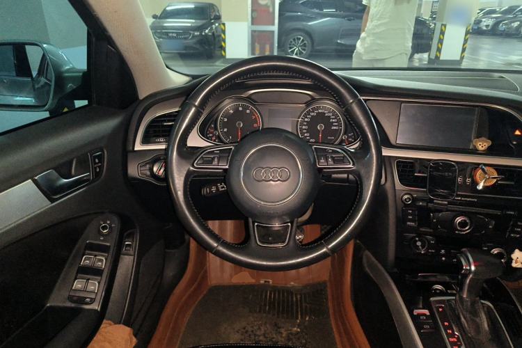 Used Audi A4L 2015 35 TFSI Automatic Standard Model Steering Wheel