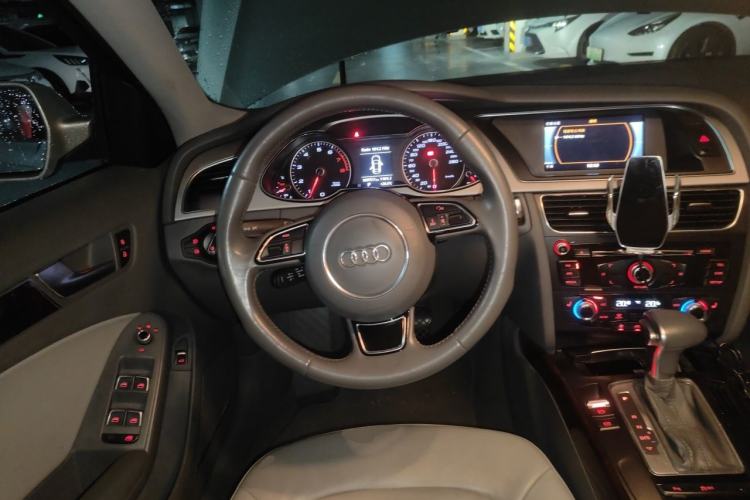 Used Audi A4L 2015 35 TFSI Millionth Anniversary Comfort Edition Steering Wheel