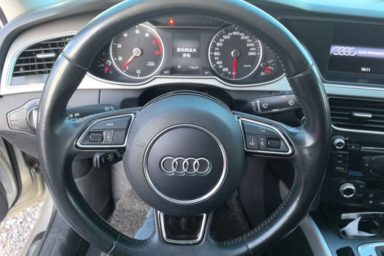 Used Audi A4L 2015 35 TFSI Automatic Standard Model Steering Wheel