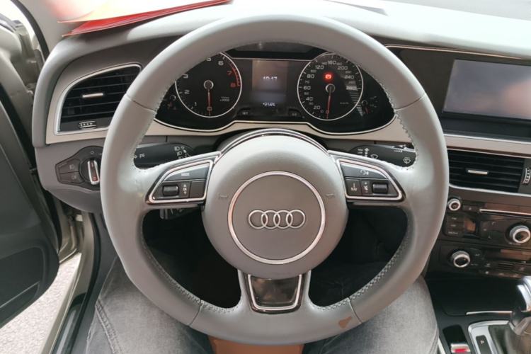 Used Audi A4L 2015 35 TFSI Automatic Standard Model Steering Wheel