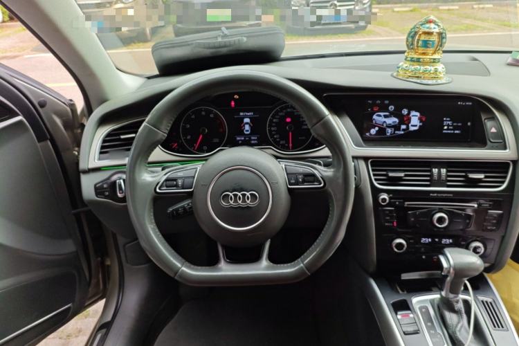 Used Audi A4L 2015 35 TFSI Automatic Standard Model Steering Wheel
