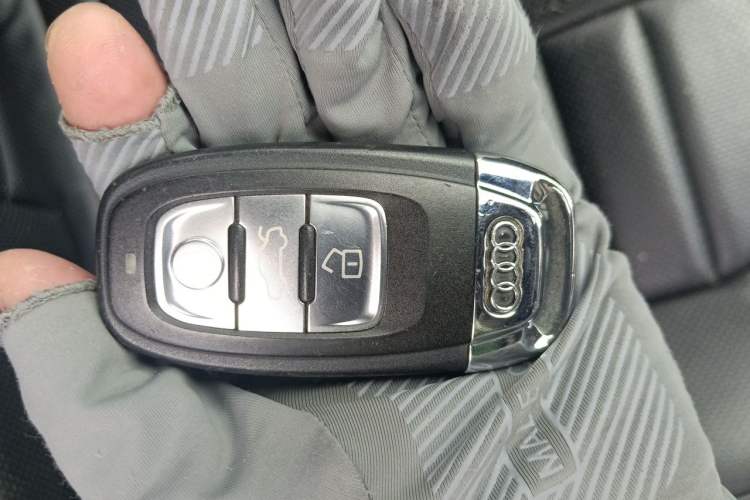 Used Audi A4L 2015 45 TFSI quattro Individual Sport Edition Vehicle Key