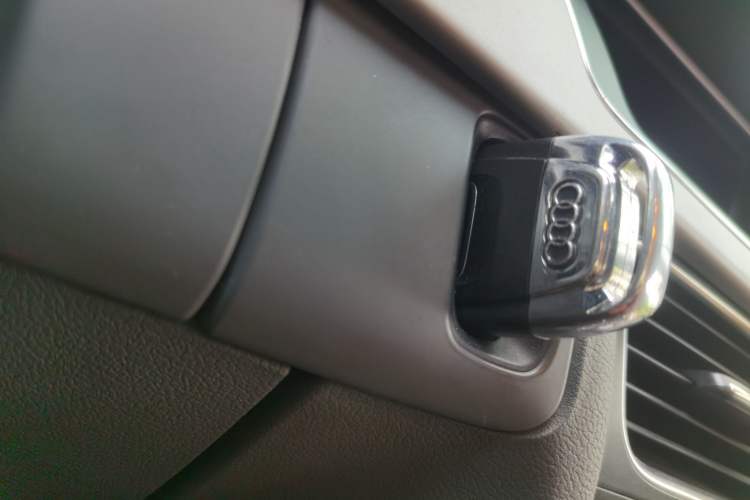 Used Audi A4L 2015 35 TFSI Automatic Standard Model Vehicle Key