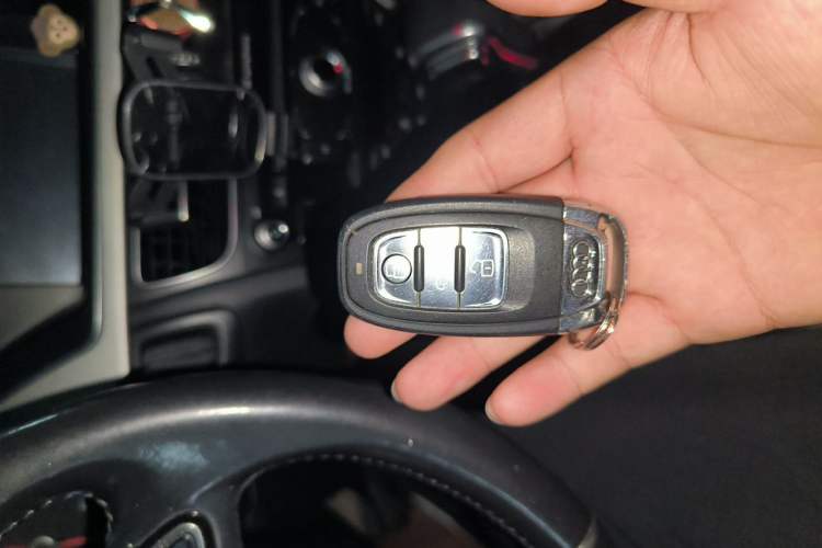 Used Audi A4L 2015 35 TFSI Automatic Standard Model Vehicle Key