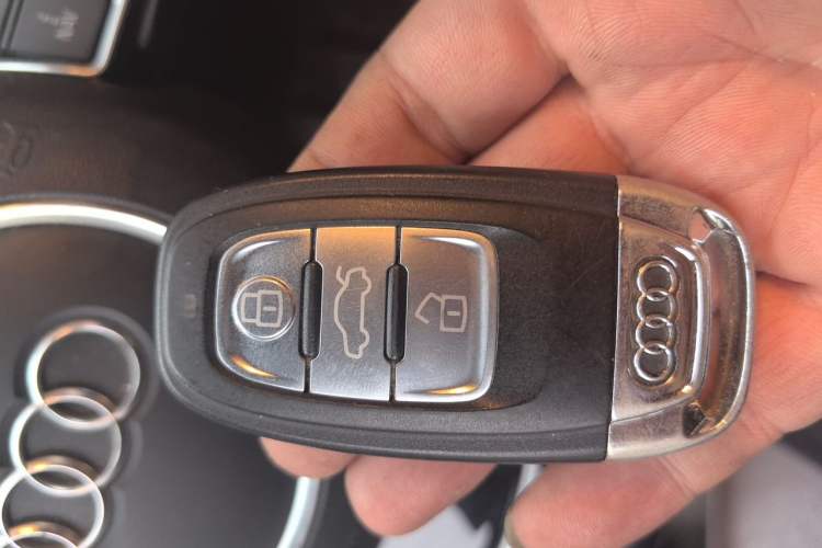 Used Audi A4L 2015 35 TFSI Automatic Comfort Model Vehicle Key