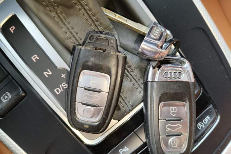 Used Audi A4L 2015 35 TFSI Automatic Standard Model Vehicle Key