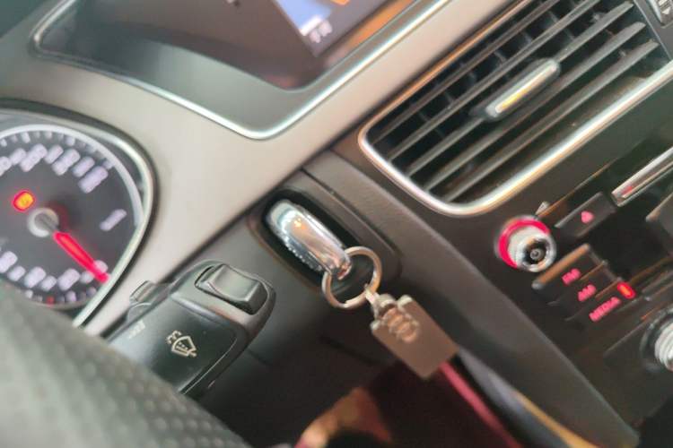 Used Audi A4L 2015 35 TFSI Automatic Standard Model Vehicle Key