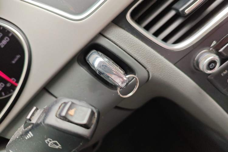 Used Audi A4L 2015 35 TFSI Automatic Standard Model Vehicle Key