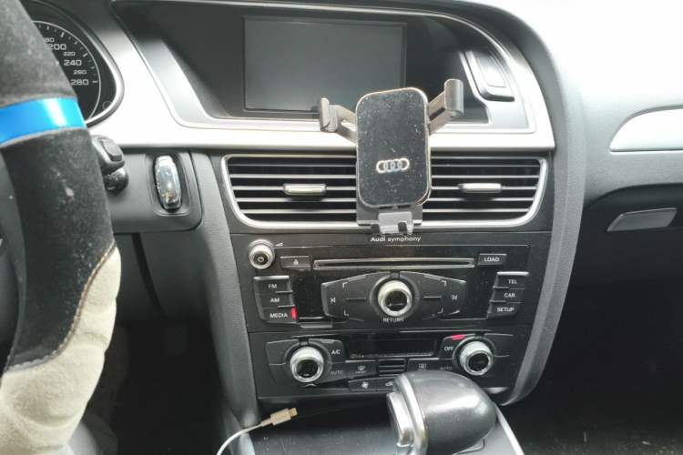 Used Audi A4L 2015 35 TFSI Automatic Standard Model Audio And AC Panel
