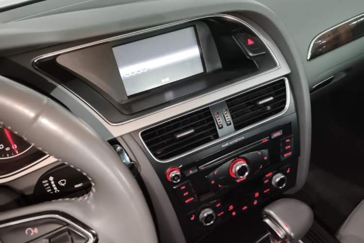 Used Audi A4L 2015 35 TFSI Automatic Comfort Model Audio And AC Panel