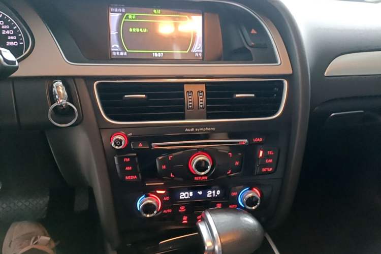 Used Audi A4L 2015 35 TFSI Automatic Standard Model Audio And AC Panel