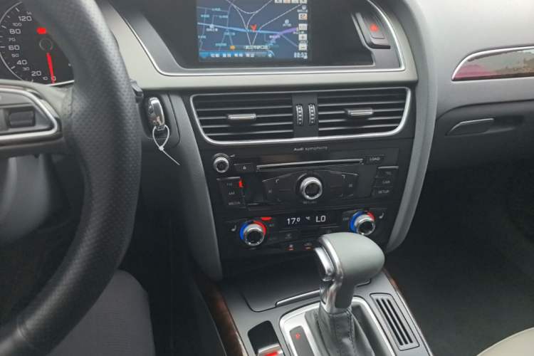 Used Audi A4L 2015 35 TFSI Automatic Comfort Model Audio And AC Panel