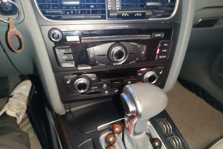 Used Audi A4L 2015 35 TFSI Automatic Comfort Model Audio And AC Panel
