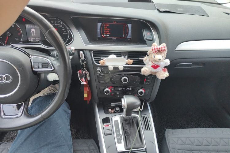 Used Audi A4L 2015 35 TFSI Automatic Standard Model Audio And AC Panel