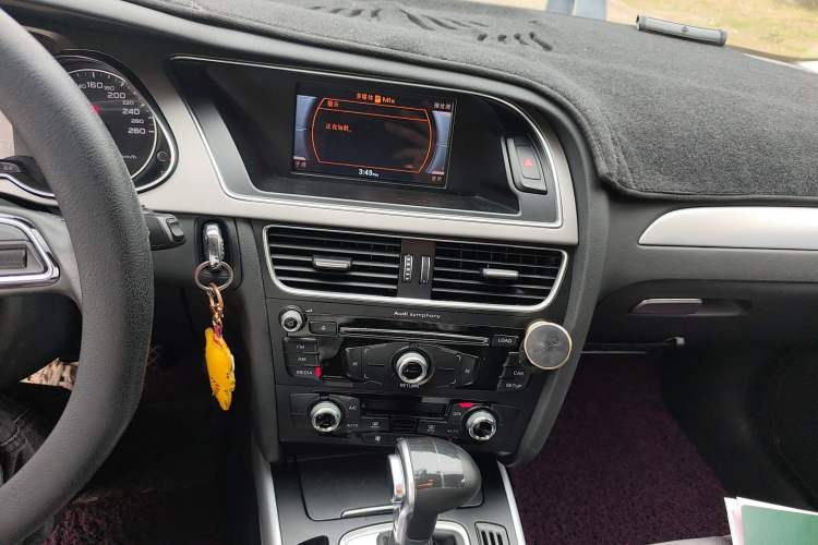 Used Audi A4L 2015 35 TFSI Automatic Standard Model Audio And AC Panel