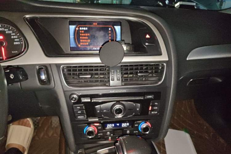 Used Audi A4L 2015 35 TFSI Automatic Standard Model Audio And AC Panel
